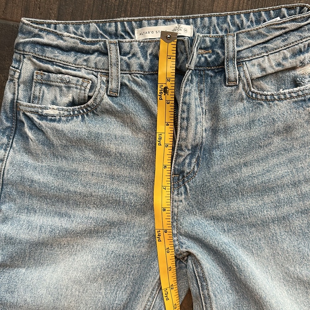 Altar'd State Light Blue Straight Leg Jeans (mom jeans)
25.46.07EB - Picture 6 of 6